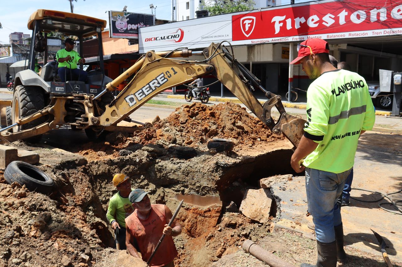 Plan Búho reparó ruptura de tubería matriz de agua potable en la avenida Andrés Eloy Blanco de Valencia