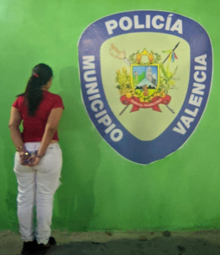 Polivalencia aprehendió a una mujer por presunto trato cruel en contra de su hijo de 14 años