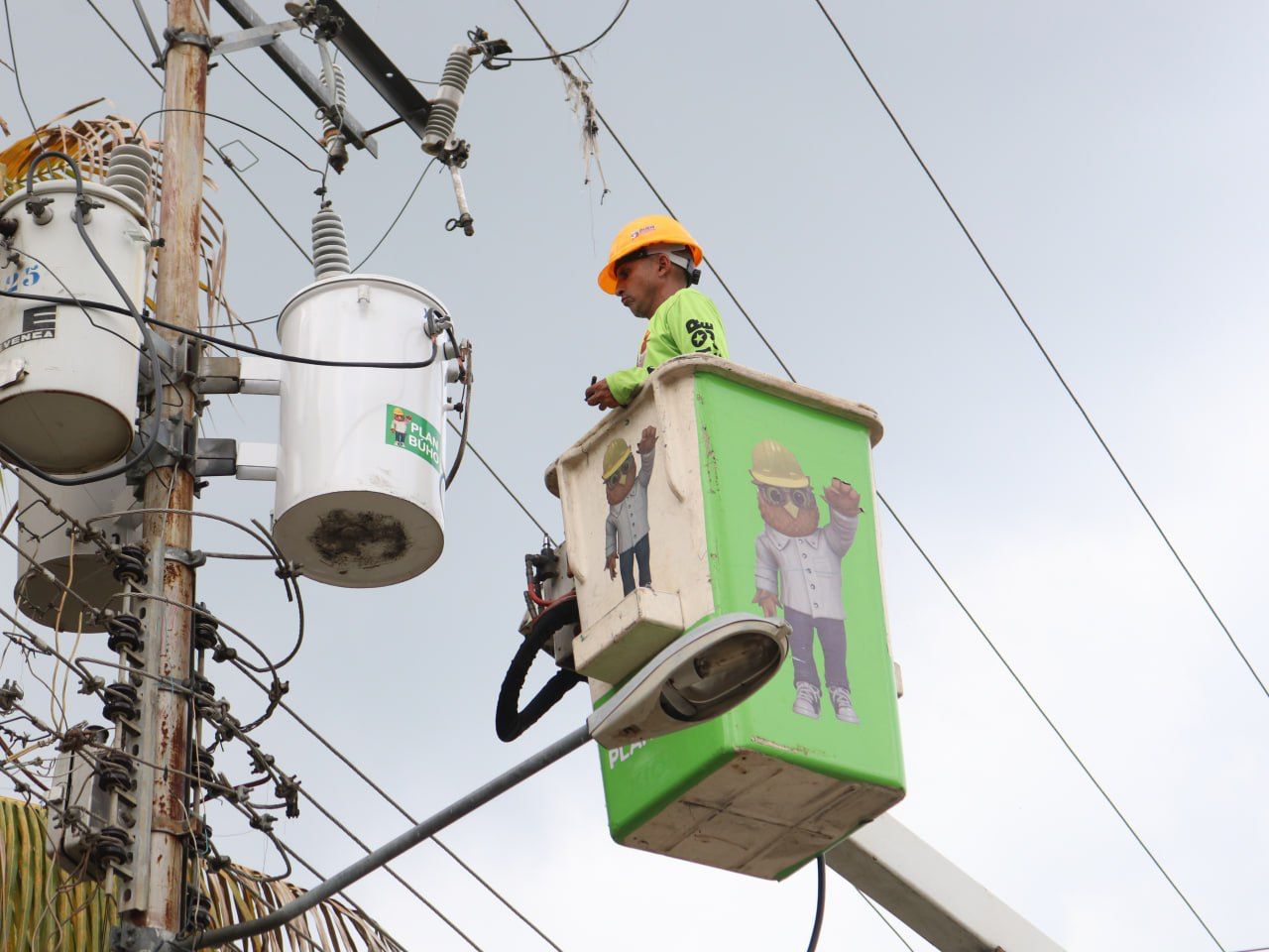 Plan Búho con el 1x10 del Buen Gobierno continúa desplegado con atención de emergencias por fallas eléctricas en Valencia